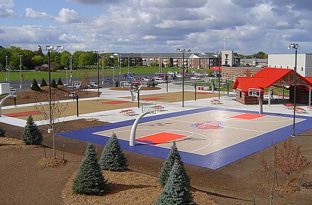 Commercial Courts, Outdoor Courts