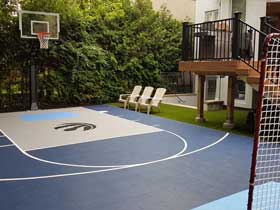 20x35 Backyard Court - Melrose Av