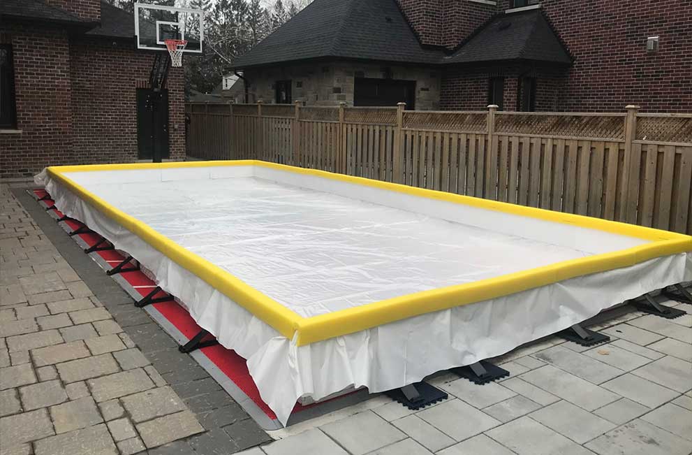 Easy to assemble backyard ice rink