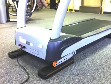 Treadmill isolation mounts